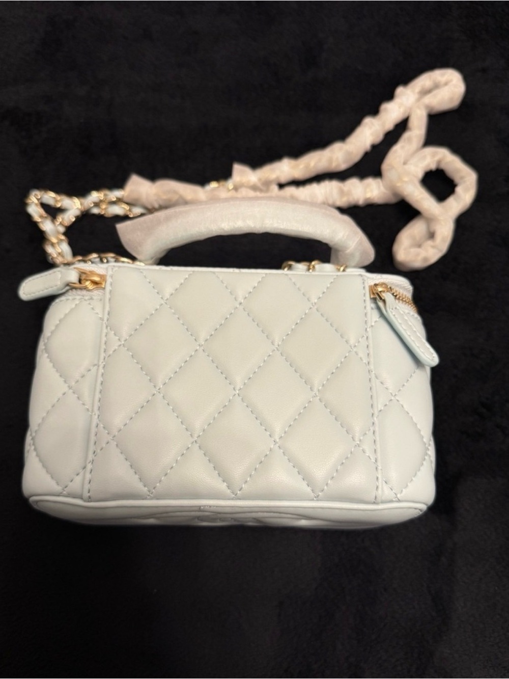 Source Unknown White Quilted Crossbody Bag with Gold Hardware - Picture 3 of 5